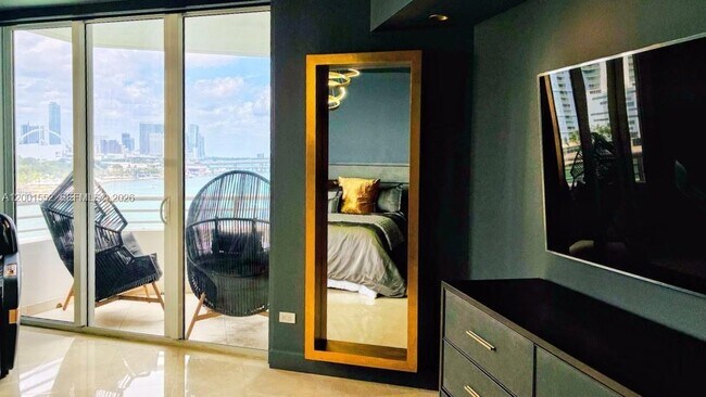 Building Photo - 848 Brickell Key Dr