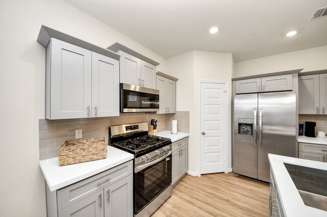 Building Photo - 14967 Eagle Feather Dr