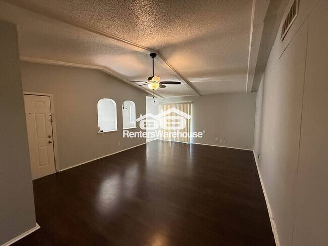 Building Photo - $500 Off Rent MOVE IN SPECIAL!!! Beautiful 4 bedroom Home In Garland!!