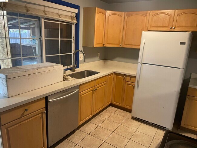 Building Photo - 1349 Alpine Dr