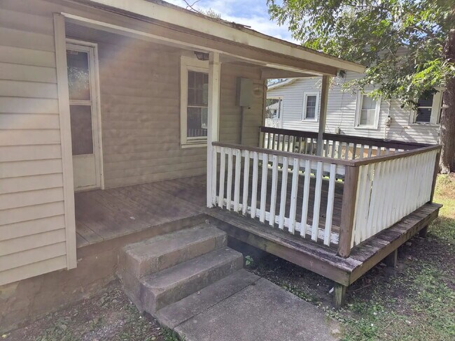 Building Photo - 2713 Old Greensboro Rd
