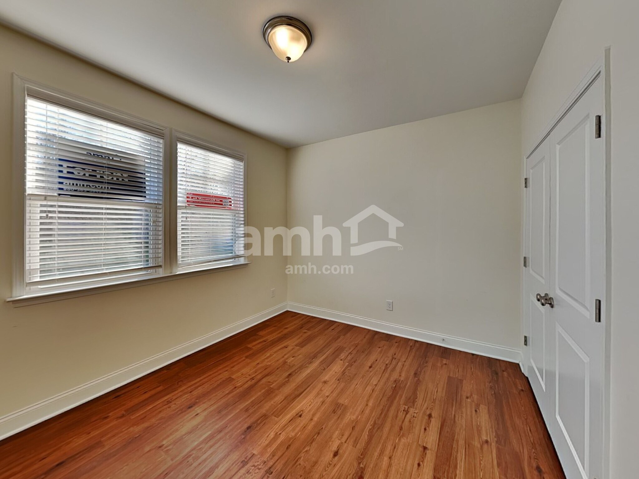 Building Photo - 206 Southfork Ln