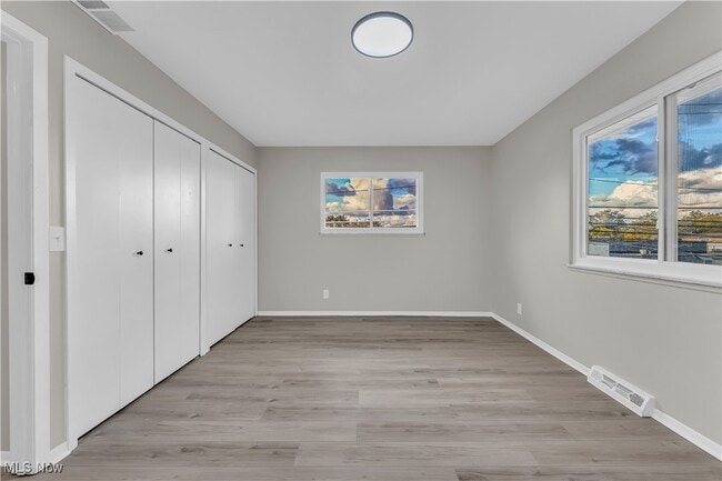 Building Photo - 1392 E 263rd St