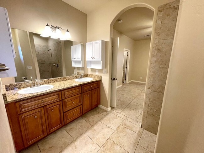 Building Photo - Beautiful 3 Bedroom Home in Central Kingman!