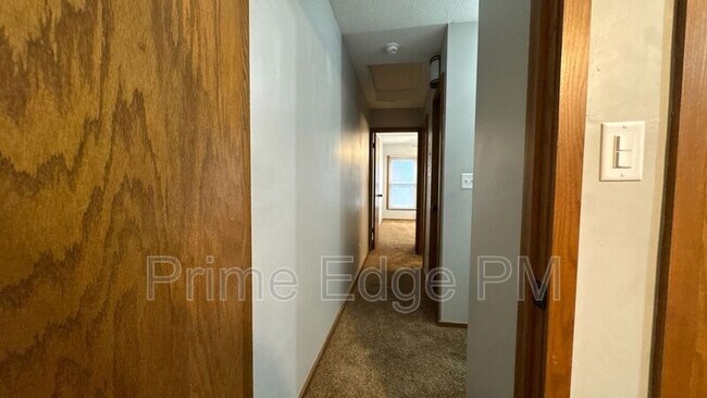 Building Photo - 1821 Ridgehaven Ct