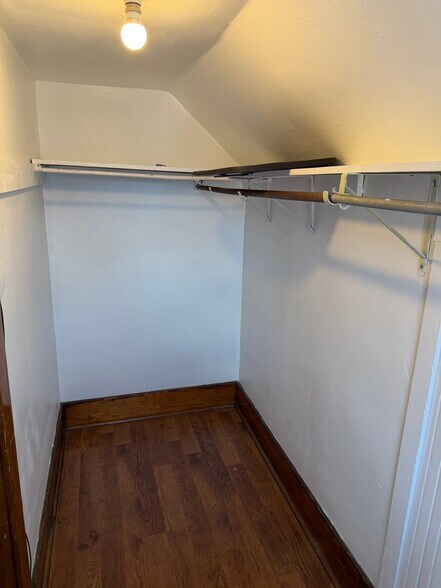 Building Photo - 407 Elm Rd