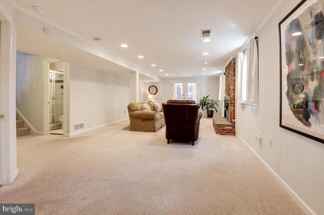 Building Photo - 8805 Honeybee Ln