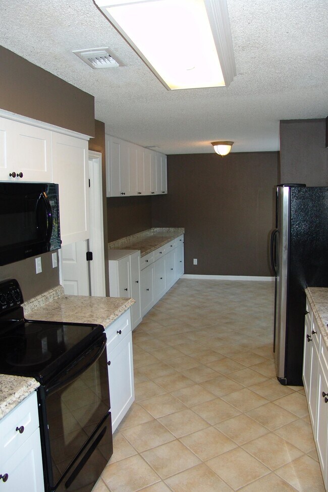 Building Photo - 1208 Pheasant Run Dr
