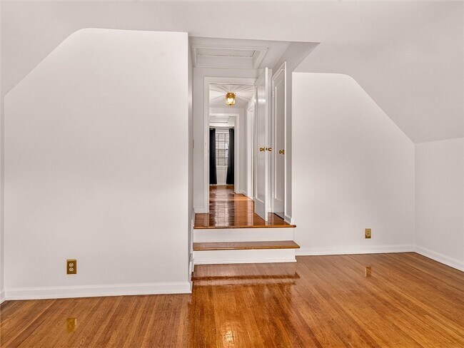 Building Photo - 82 Clovercrest Dr