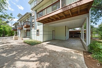 Building Photo - 707 E 47th St