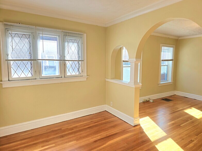 Building Photo - 7046 Forsyth Blvd