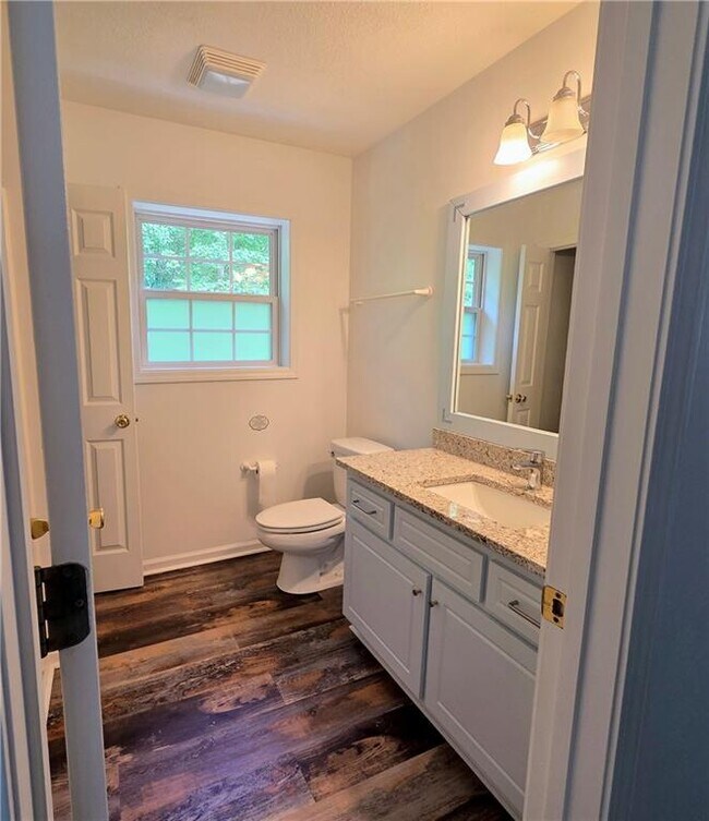 Building Photo - 3060 Glen Wallace Dr