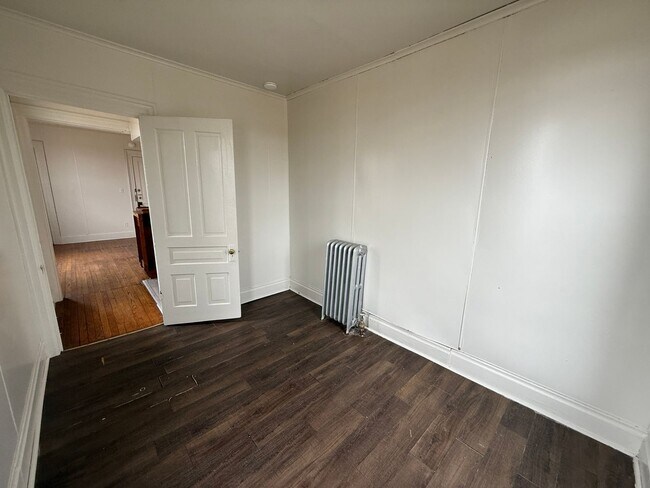 Building Photo - 406 W Washington Ave