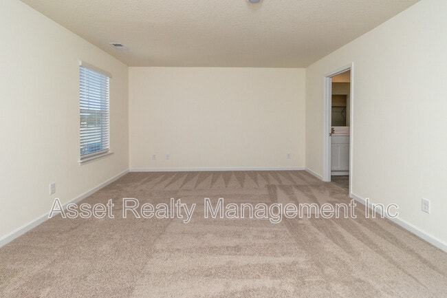 Building Photo - 2019 Southwood Cir