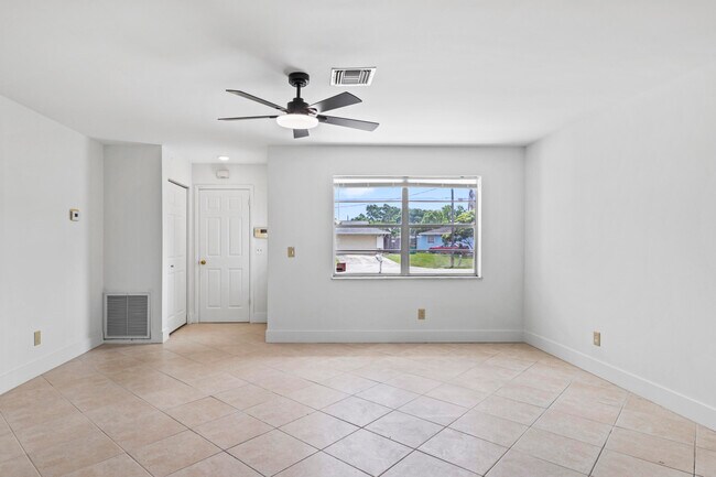 Building Photo - 106 NW Curtis St