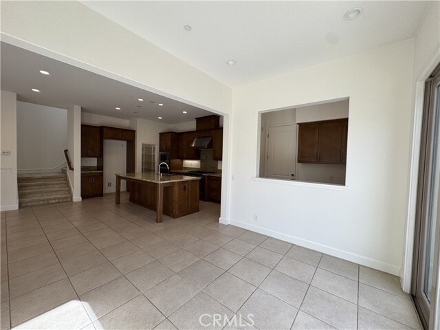 Building Photo - 66 Diamond Flats