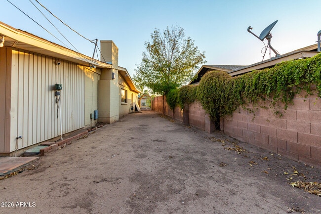 Building Photo - 2109 S Stanley Pl