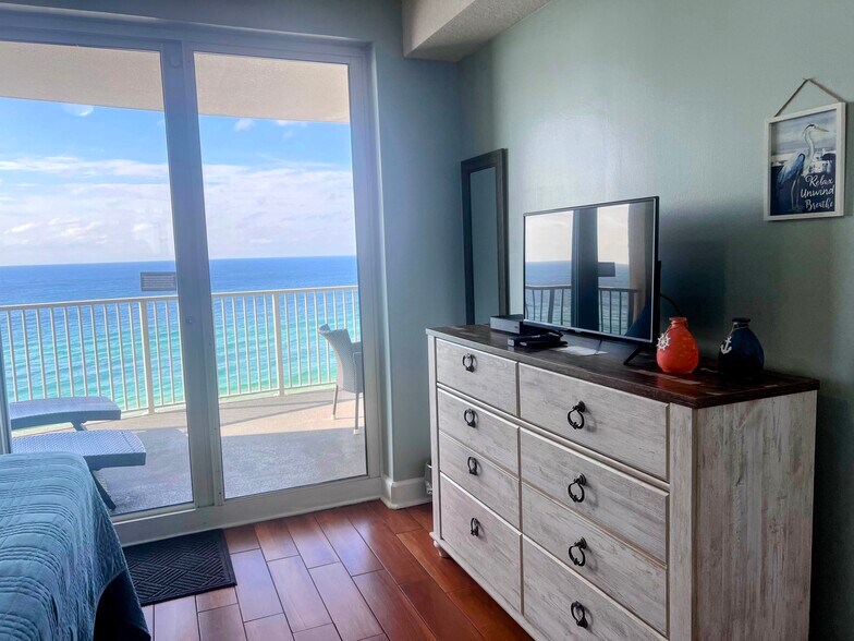 Master room with BALCONY ACCESS! - 10625 Front Beach Rd