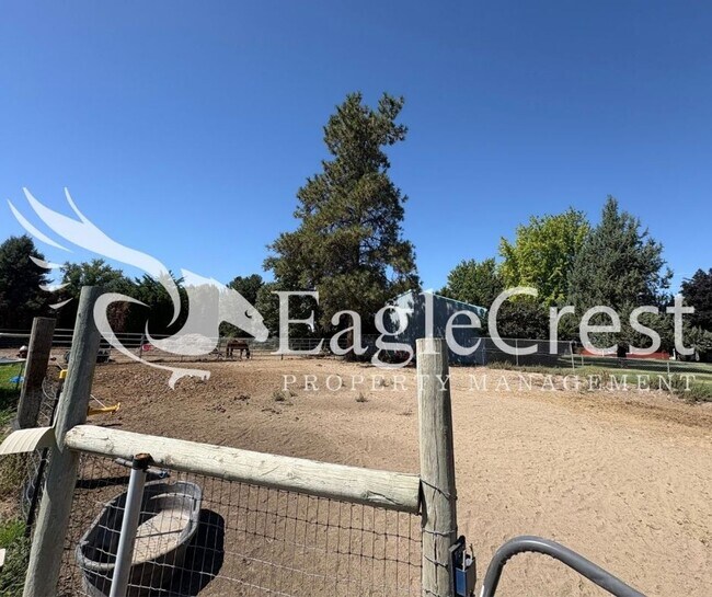 Building Photo - Beautiful Five Bedroom Home with Acreage