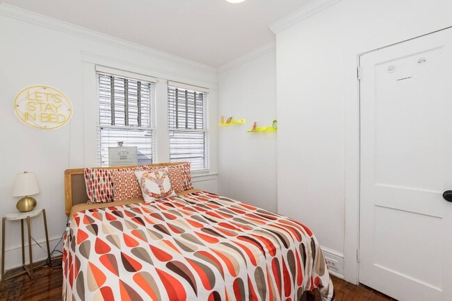 Building Photo - Three Bedroom Home!