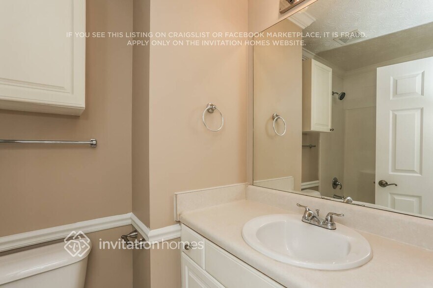 Building Photo - 3020 Maple Dr NW