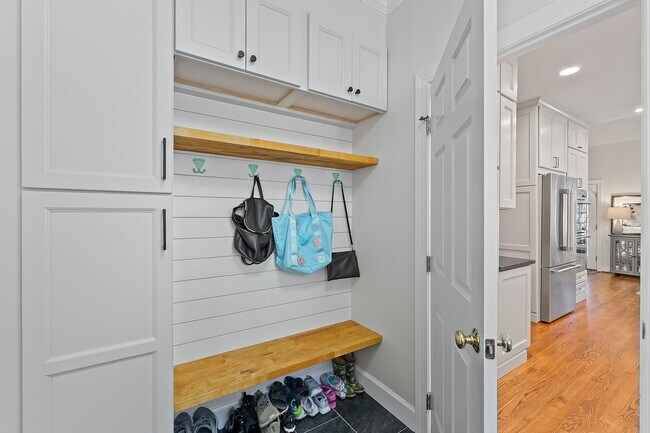 Building Photo - 105 Silverado Trail