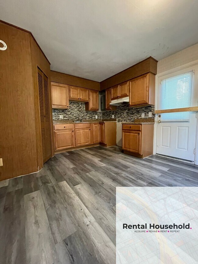 Building Photo - Stunning 3-Bedroom 1-Bath Bunglaow Located in Eastpointe