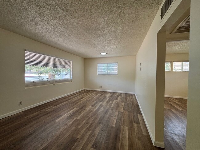 Building Photo - 1337 Melville Dr