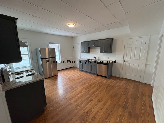 Building Photo - 83 Arnold St