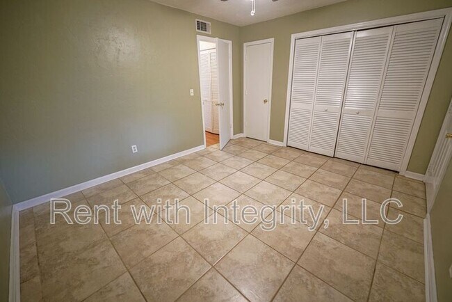 Building Photo - 2100 Continental Ave