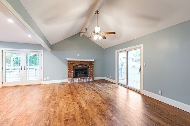 Building Photo - Beautiful 3 Bed Overland Park Ranch Home NEWLY REMODELED