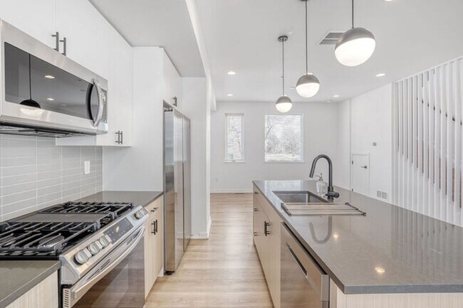 Building Photo - 3101 W 47th Ave