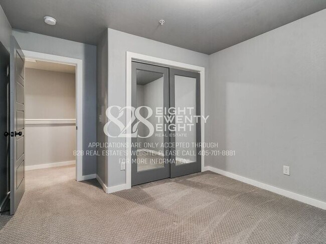 Building Photo - *AVAILABLE NOW!* Urban chic 3 bed/2.5 bath Townhome in West Norman!