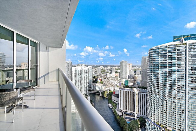 Building Photo - 475 Brickell Ave