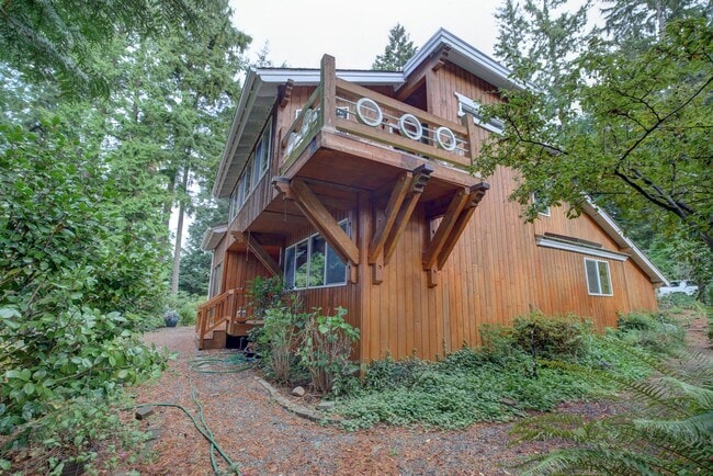 Building Photo - 3bd/2.5ba Edmonds Home