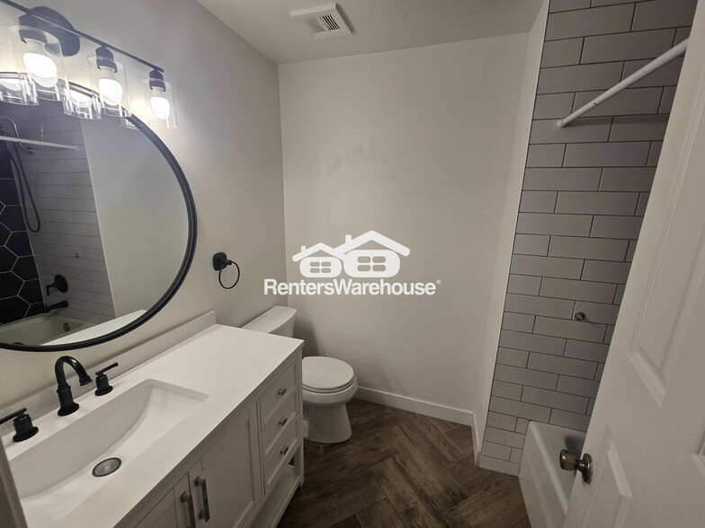 Building Photo - 4136 W Beryl Ave