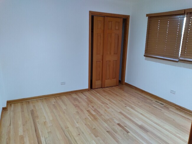 Building Photo - 8439 W Castle Island Ave