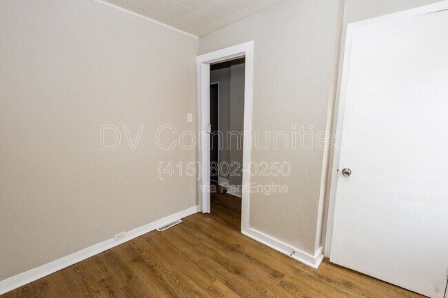 Building Photo - 3818 Highland Rd