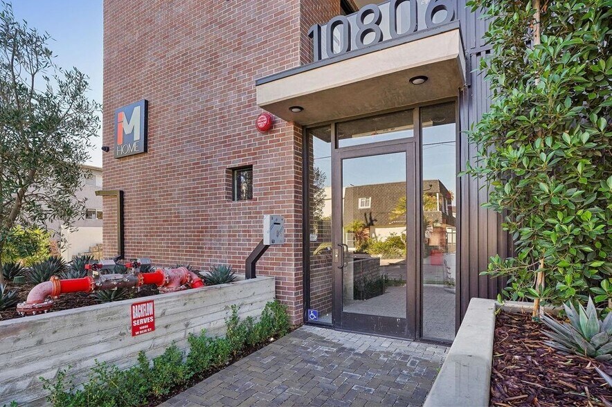 Building Photo - IM 21
