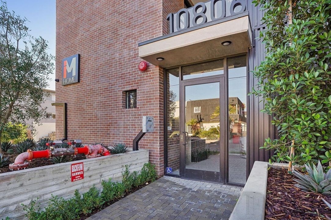 Building Photo - IM 21