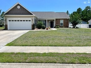 Building Photo - 3 Bedroom 2 Bathroom House with Large Fenc...