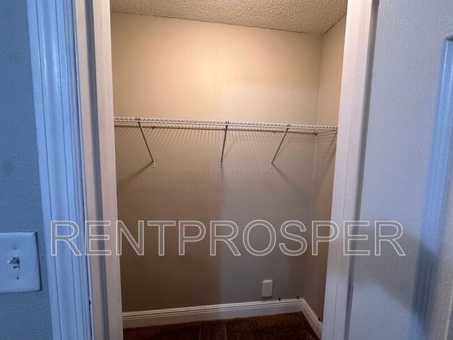 Building Photo - 5600 Devonbriar Way