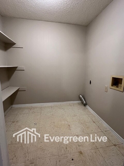 Building Photo - 107 Jardin Ct