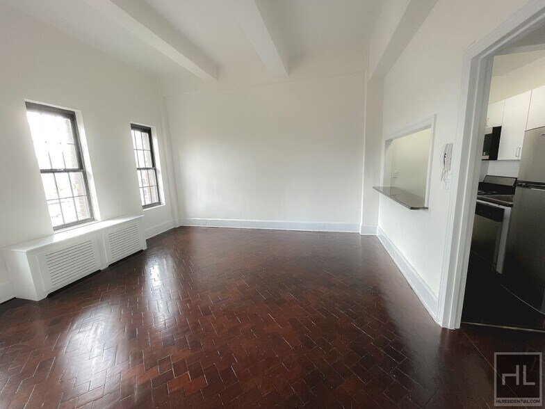 Primary Photo - WEST 73 STREET