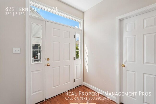 Building Photo - 829 Ferndale Terrace NE