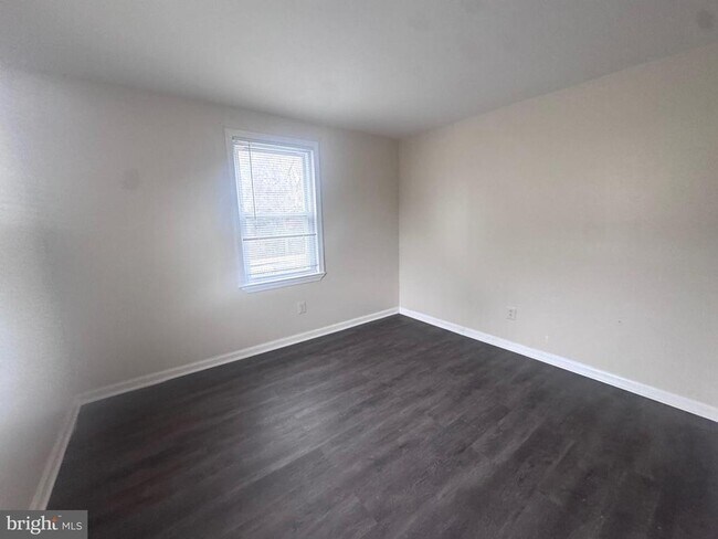 Building Photo - 5031 Huron St