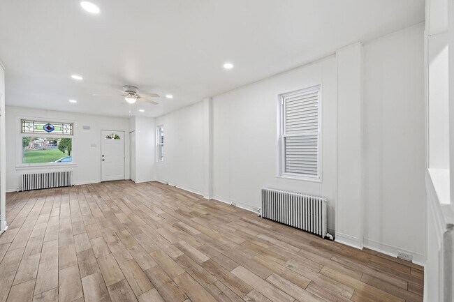 Building Photo - 1130 3rd St