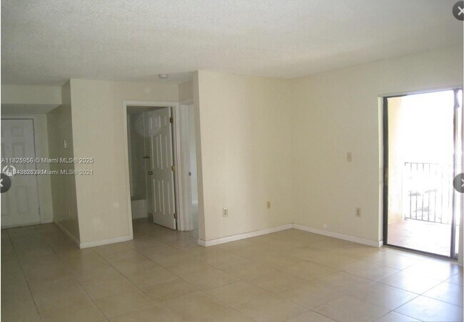 Building Photo - 250 Palm Cir W
