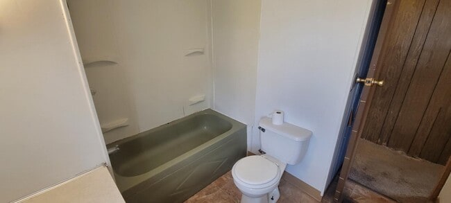 Building Photo - 112 E Cherry St