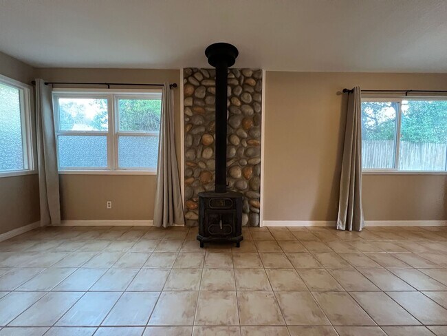 Building Photo - Charming Home With Detached Workshop And S...